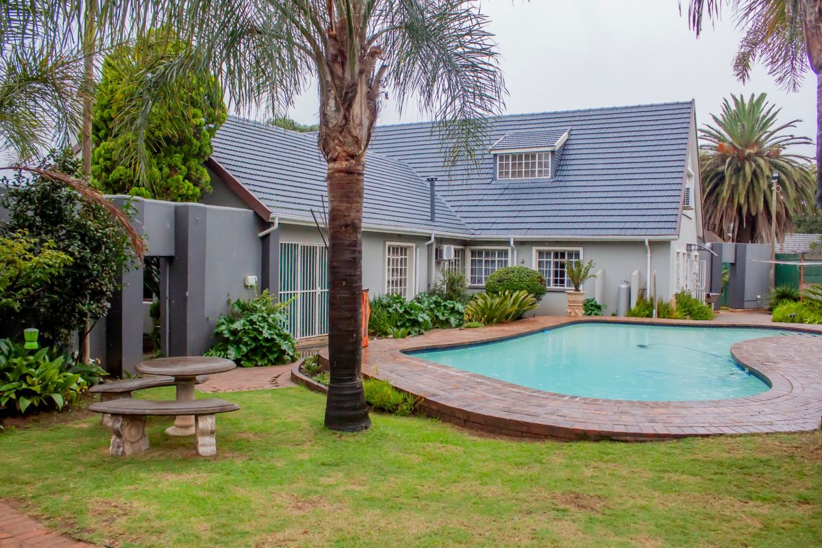 House For Sale In Boksburg - Photo 2