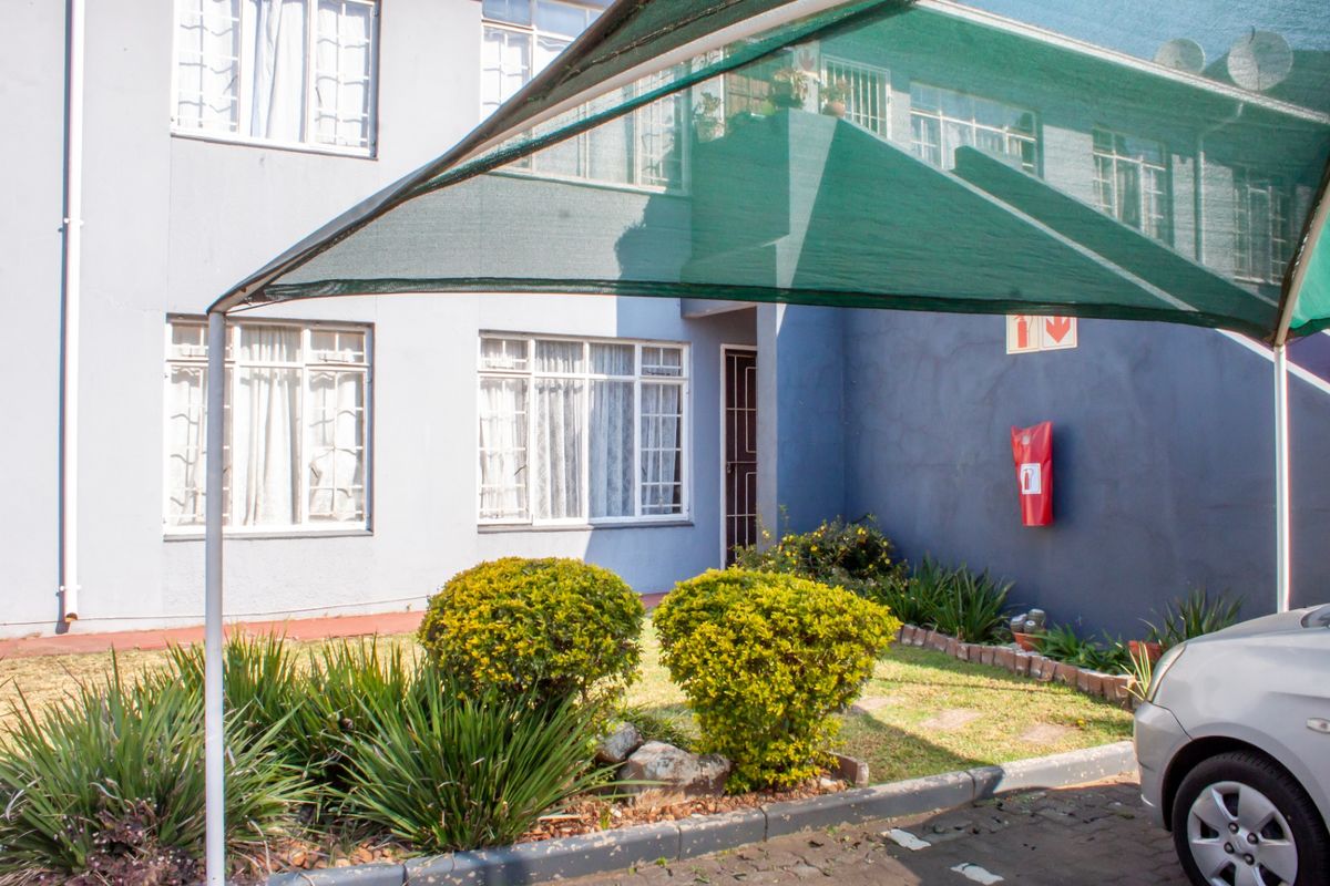 Townhouse For Sale In Boksburg - Photo 2