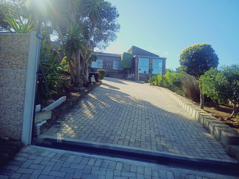 House For Sale In Mossel Bay - Photo 2