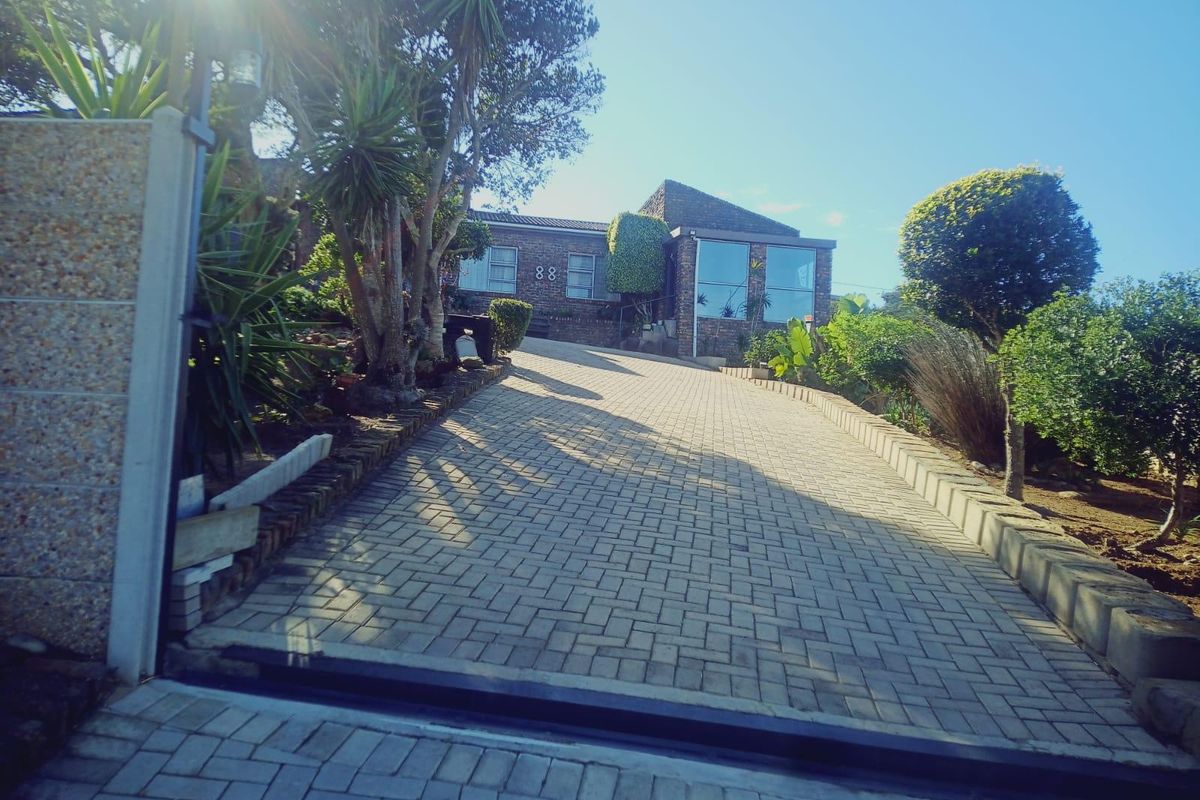 House For Sale In Mossel Bay - Photo 2