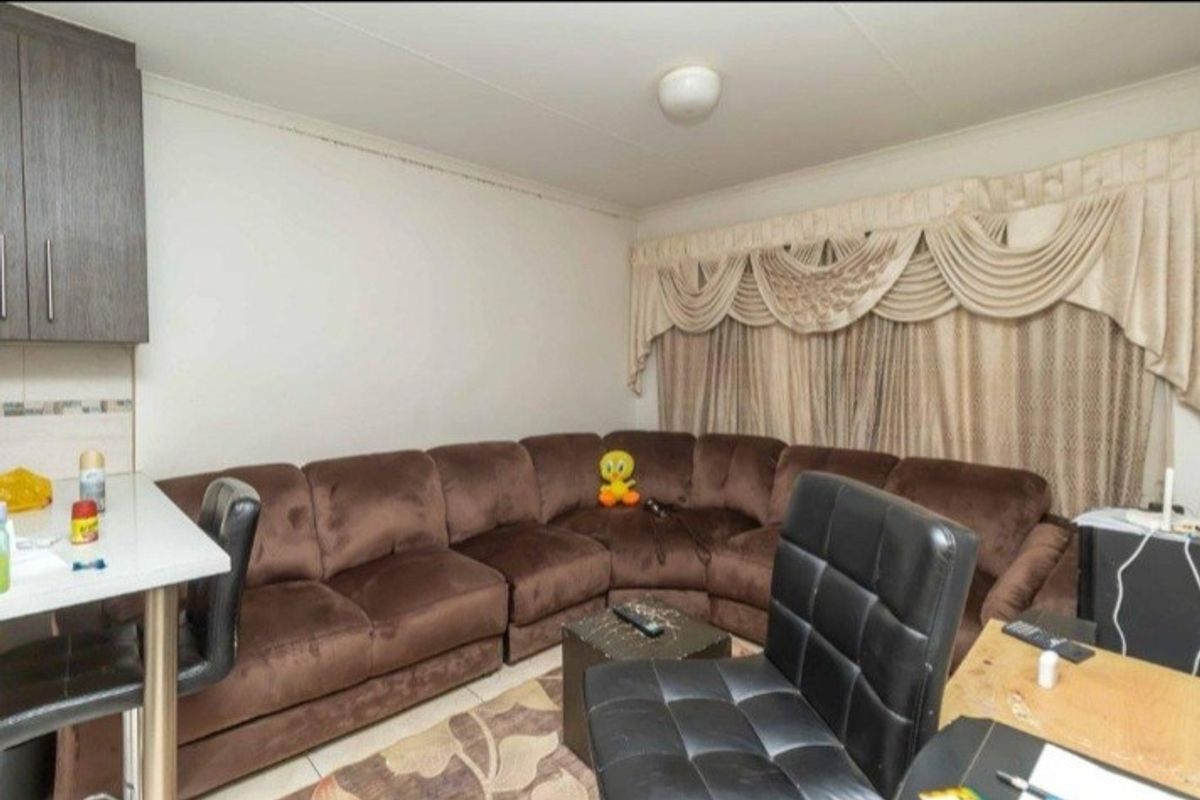 House For Sale In Springs - Photo 4