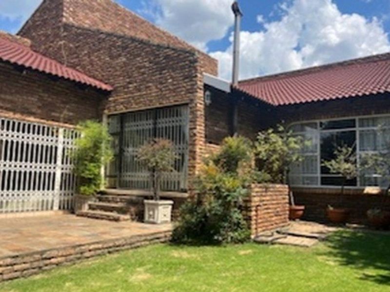 House For Sale In Secunda - Photo 1
