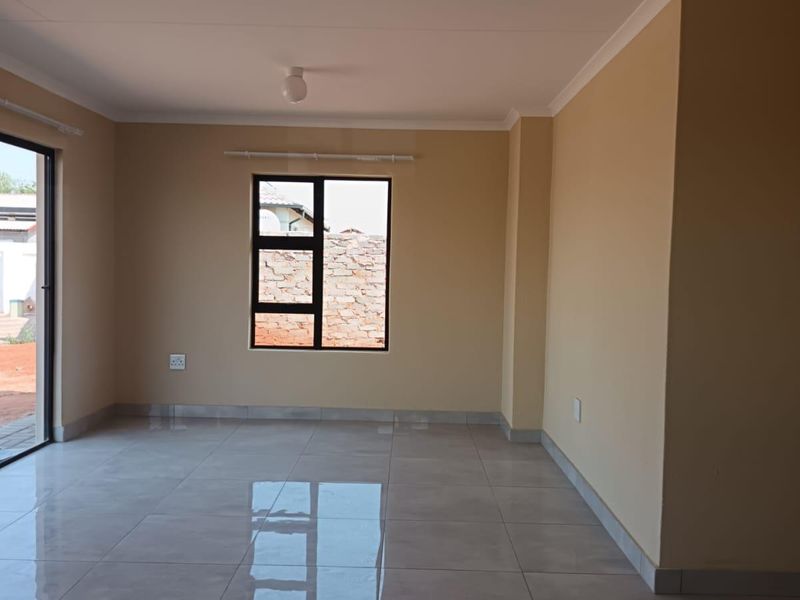 House For Sale In Akasia - Photo 7