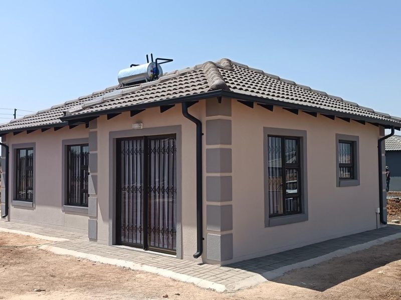 House For Sale In Akasia - Photo 2