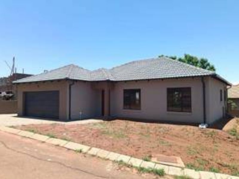 House For Sale In Akasia - Photo 2