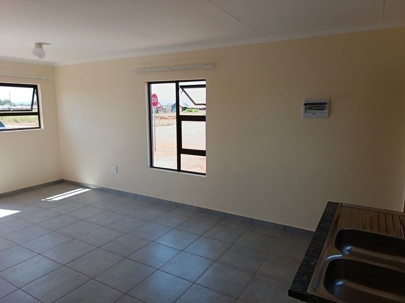 House For Sale In Akasia - Photo 4