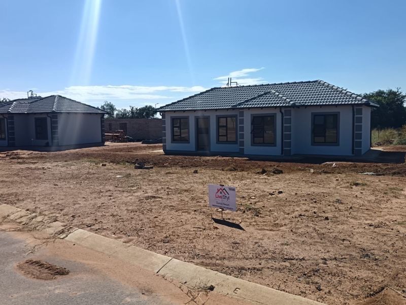 House For Sale In Akasia - Photo 1