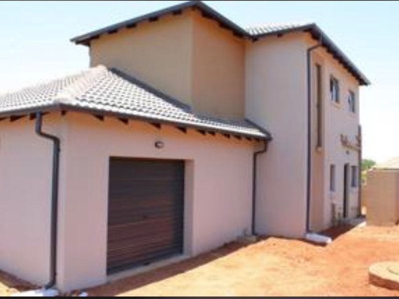 House For Sale In Akasia - Photo 2