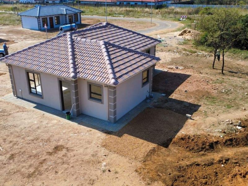 House For Sale In Akasia - Photo 2