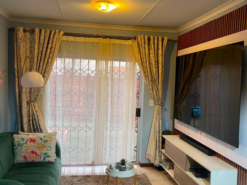 Townhouse For Sale In Akasia - Photo 9