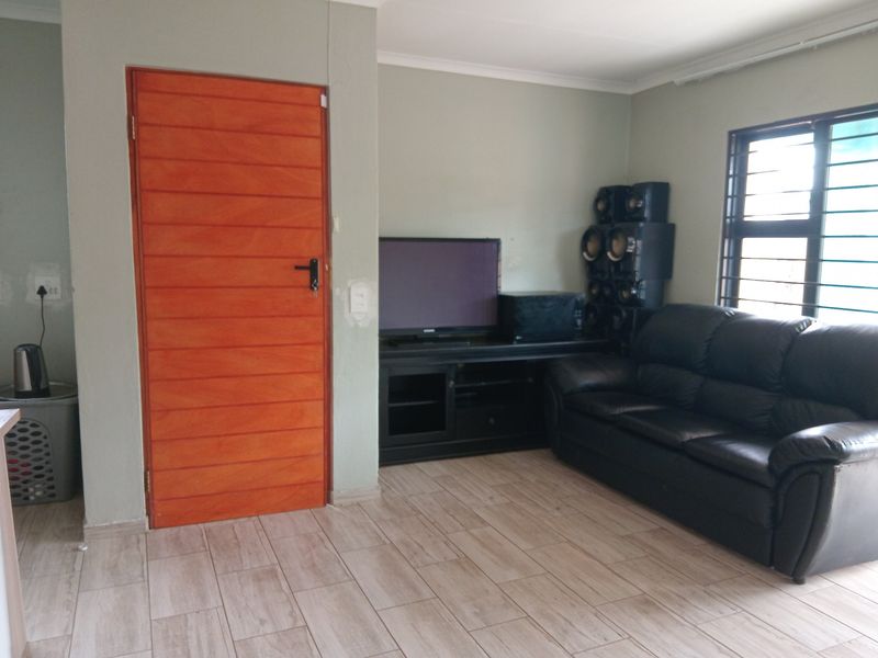 House For Sale In Akasia - Photo 8