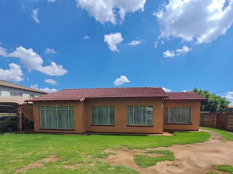 House For Sale In Alberton - Photo 1