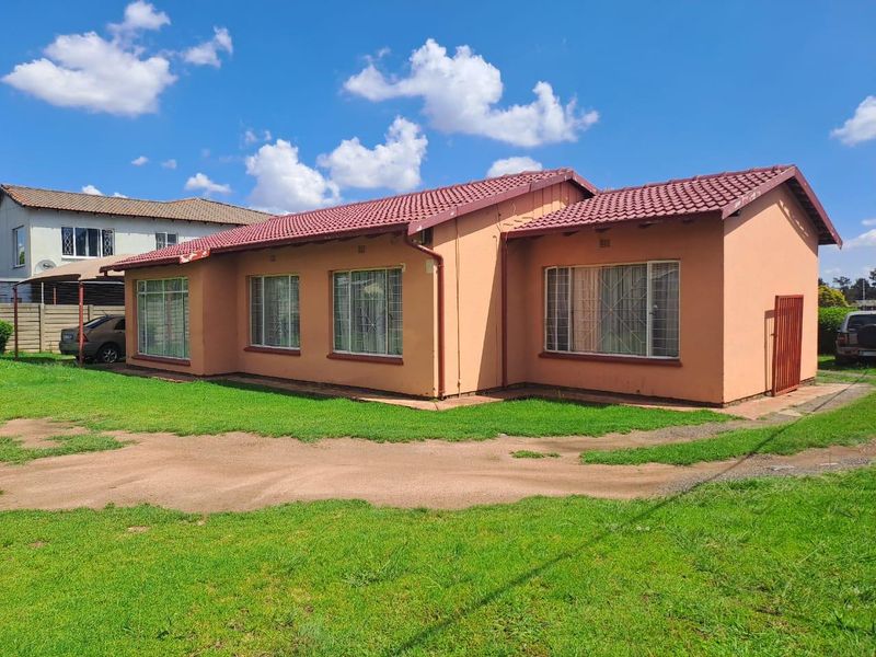 House For Sale In Alberton - Photo 2