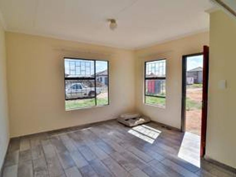 House For Sale In Akasia - Photo 3