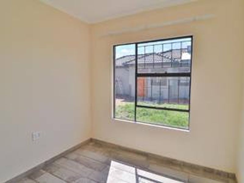House For Sale In Akasia - Photo 4