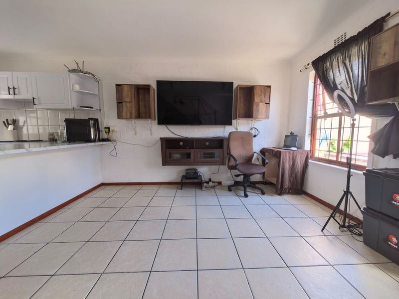Townhouse Sold In Blouberg - Photo 6
