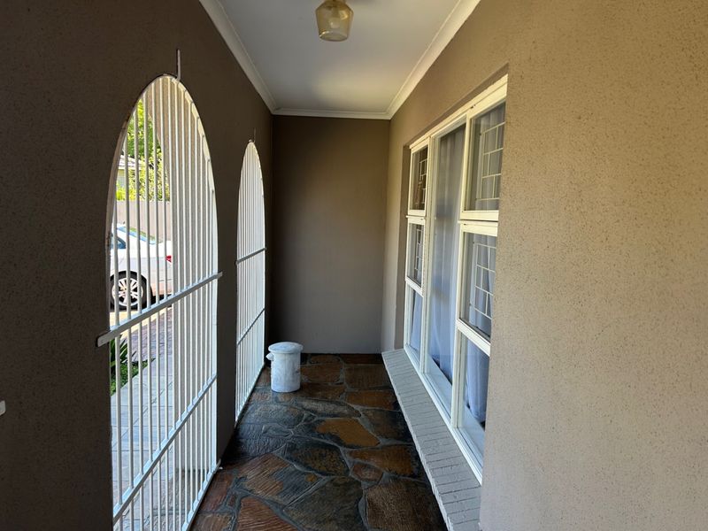 House For Sale In Bellville - Photo 2