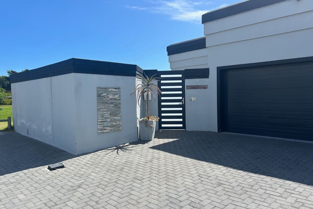 House For Sale In Blouberg - Photo 3