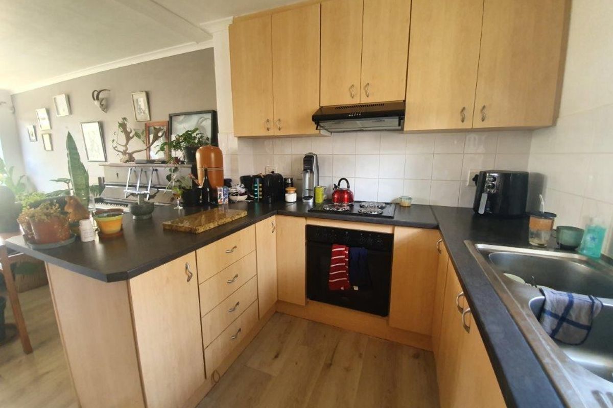 Townhouse Rental Monthly In Blouberg - Photo 2