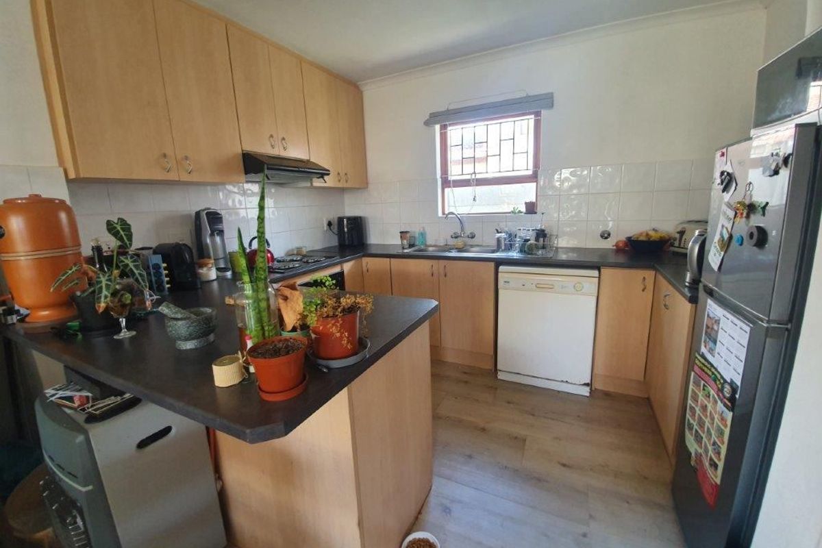 Townhouse Rental Monthly In Blouberg - Photo 3