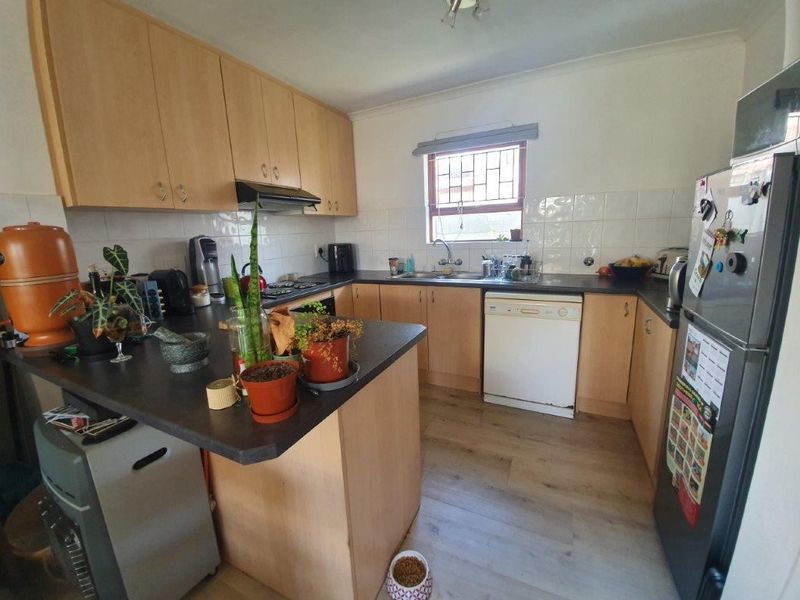 Townhouse Rental Monthly In Blouberg - Photo 3