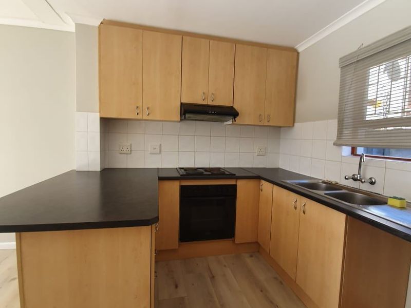 Townhouse Rental Monthly In Blouberg - Photo 4