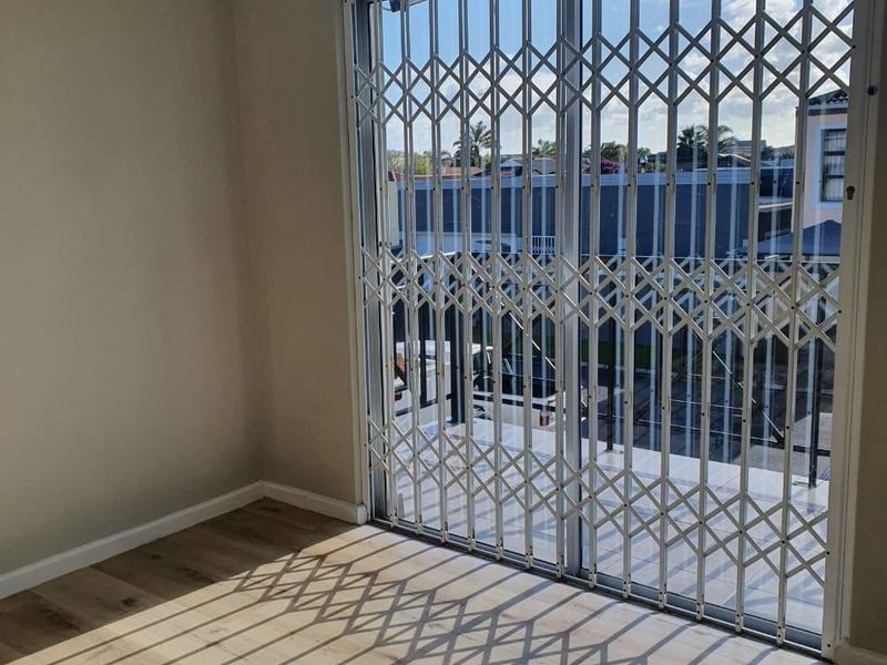 Townhouse Rental Monthly In Blouberg - Photo 8