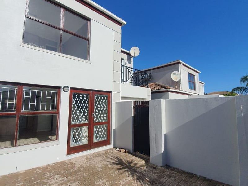 Townhouse Rental Monthly In Blouberg - Photo 3