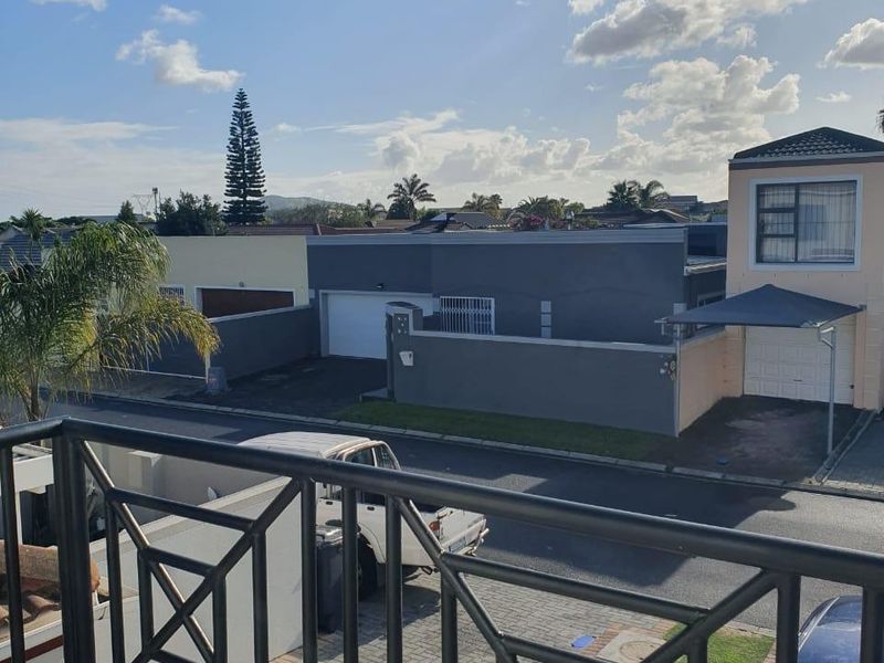 Townhouse Rental Monthly In Blouberg - Photo 2