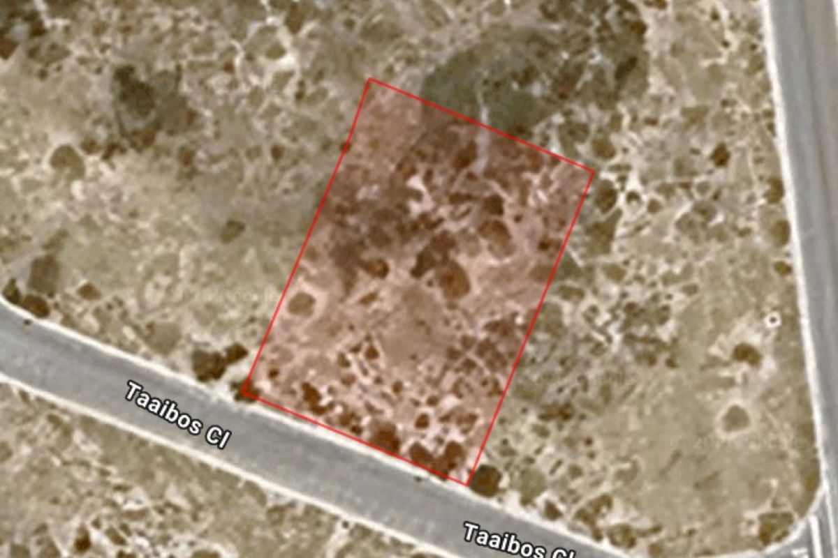 An aerial view showing the boundaries of a vacant residential plot located along Taaibos Close.