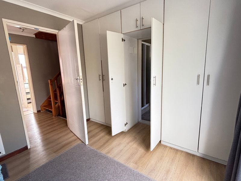 Townhouse Rental Monthly In Blouberg - Photo 10