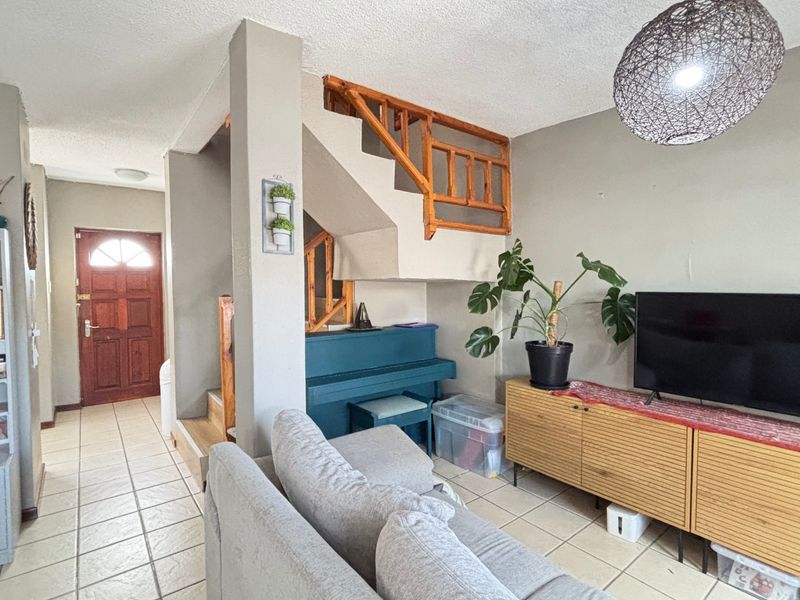 Townhouse Rental Monthly In Blouberg - Photo 2