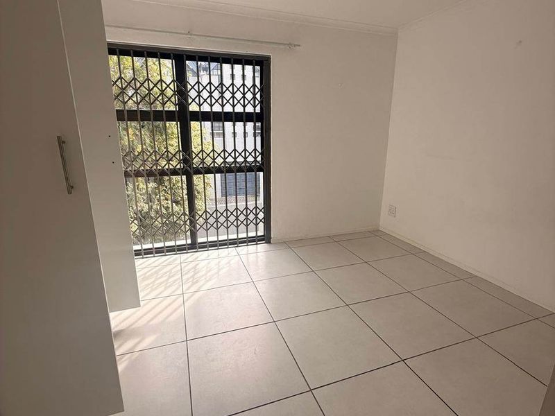 Townhouse Rental Monthly In Blouberg - Photo 6