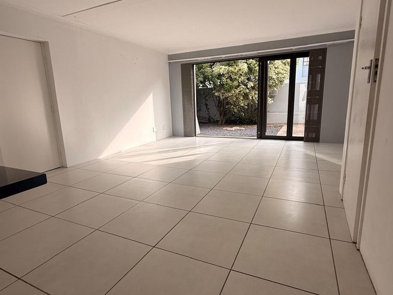 Townhouse Rental Monthly In Blouberg - Photo 4