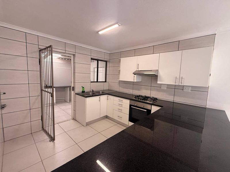 Townhouse Rental Monthly In Blouberg - Photo 2