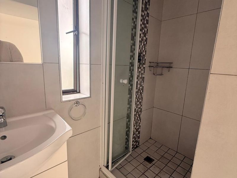 Townhouse Rental Monthly In Blouberg - Photo 10