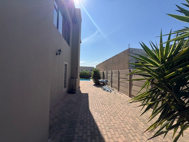 House For Sale In Blouberg - Photo 4