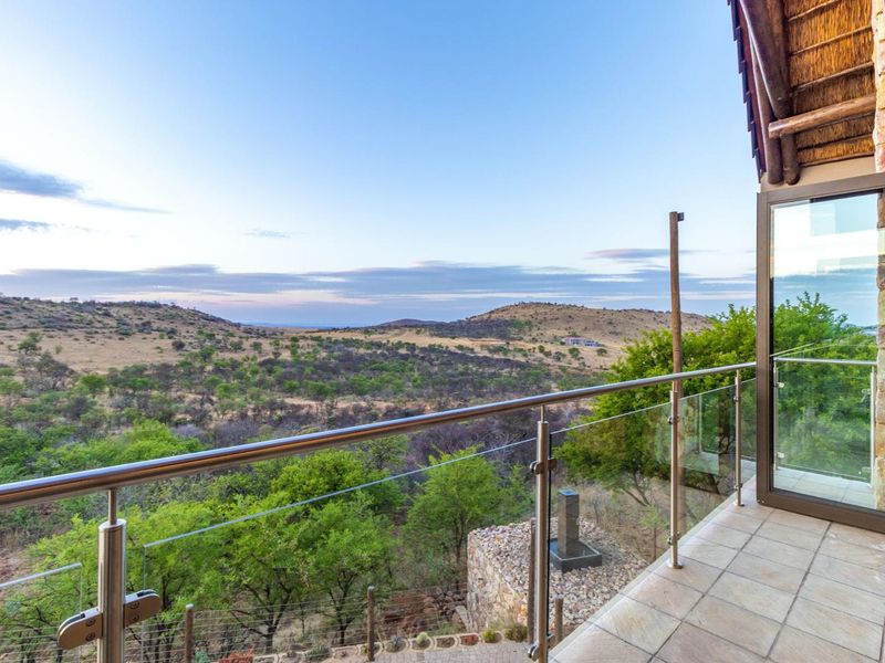 Exclusive 3-Bedroom with guest Cottage on a Game Farm Estate between  Heidelberg & Vereeniging - Photo 4