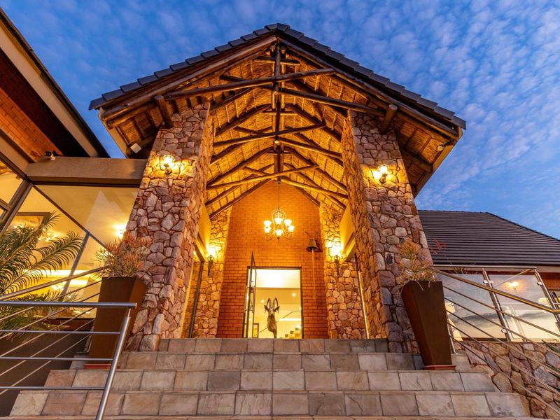 Exclusive 3-Bedroom with guest Cottage on a Game Farm Estate between  Heidelberg & Vereeniging - Photo 2