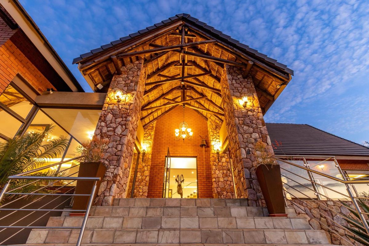 Exclusive 3-Bedroom with guest Cottage on a Game Farm Estate between  Heidelberg & Vereeniging - Photo 2