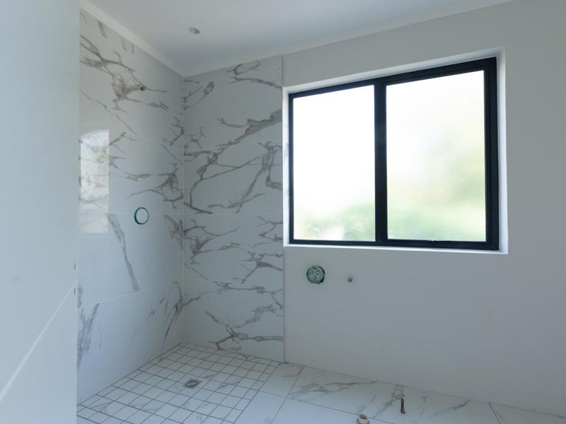 3 Bedroom duplex, garden apartment with amazing views. Centrally located and brand new! - Photo 10