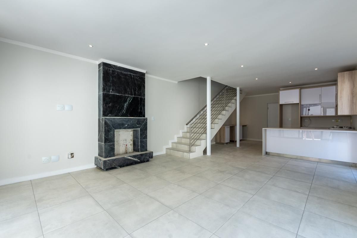 3 Bedroom duplex, garden apartment with amazing views. Centrally located and brand new! - Photo 3