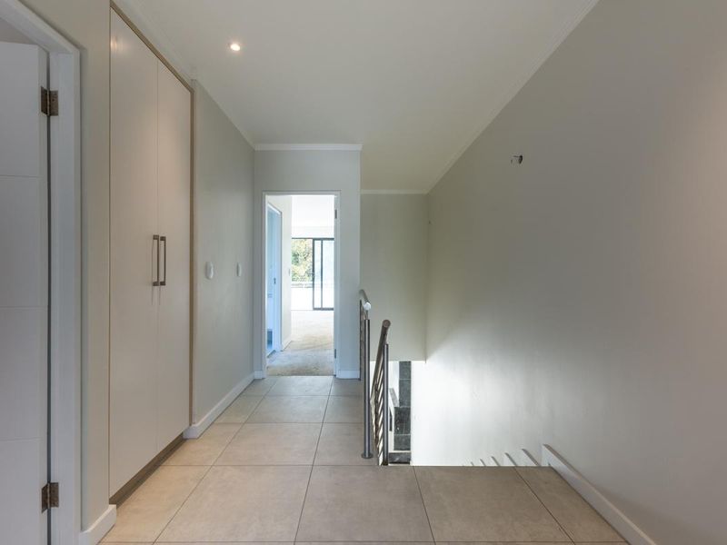3 Bedroom duplex, garden apartment with amazing views. Centrally located and brand new! - Photo 6