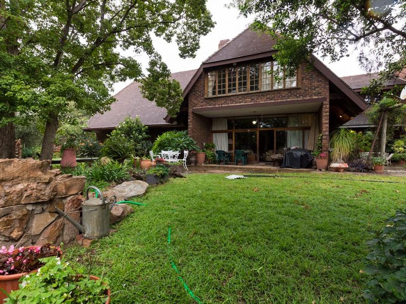 LOVELY 2 HECTARE RESIDENTIAL PROPERTY in KYALAMI - Photo 4