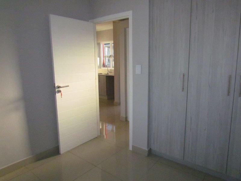 Modern 1 Bedroom Apartment to Rent in Durbanville Centre - Photo 8