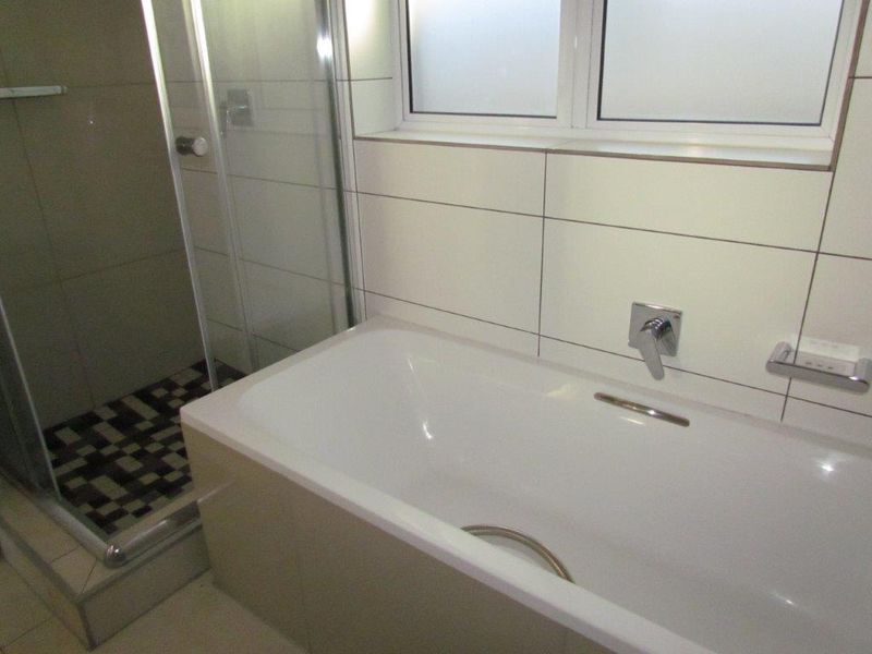 Modern 1 Bedroom Apartment to Rent in Durbanville Centre - Photo 10