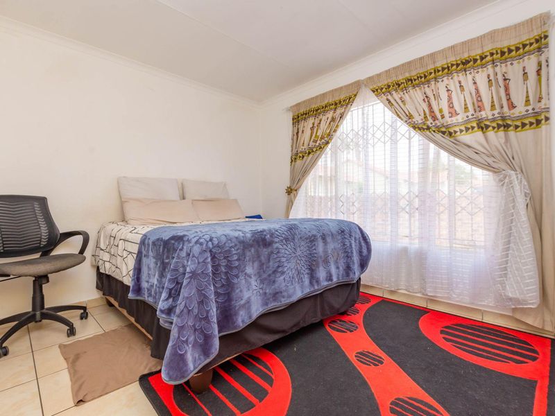 Apartment For Sale in Ormonde Johannesburg - Photo 9