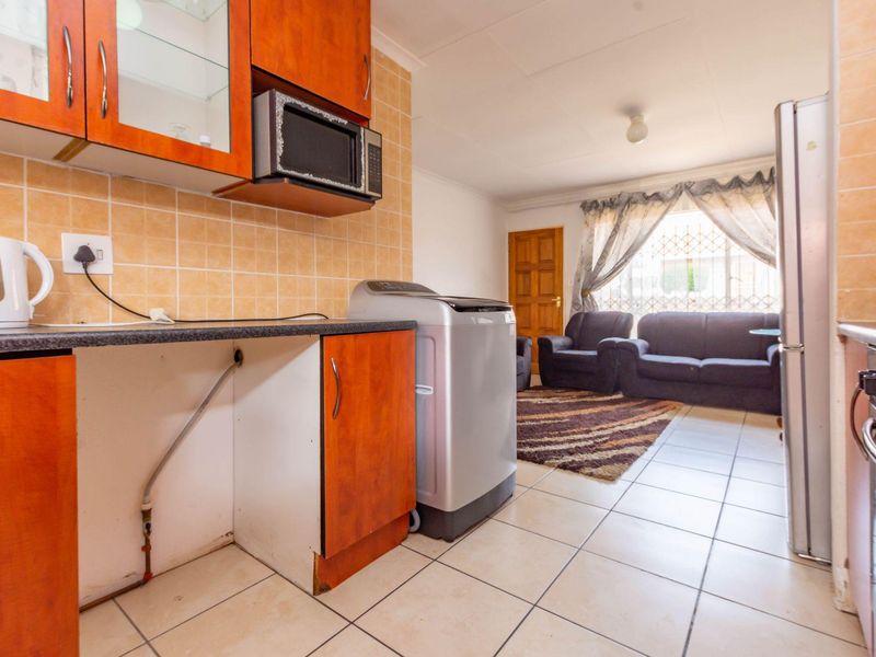 Apartment For Sale in Ormonde Johannesburg - Photo 6