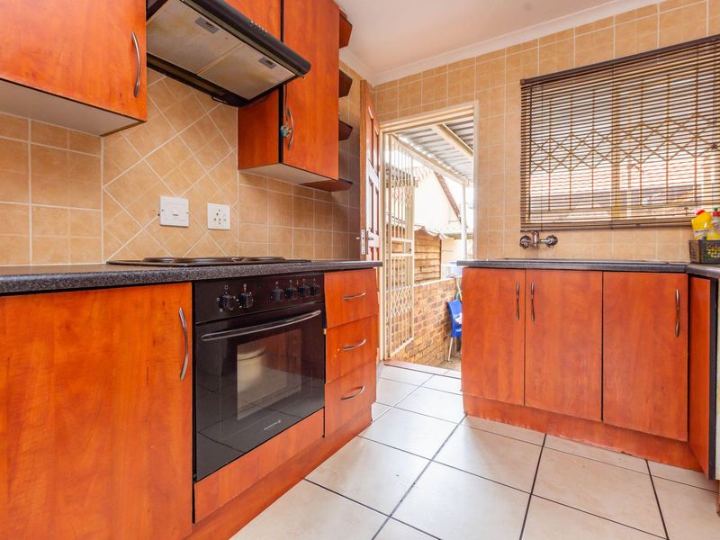 Apartment For Sale in Ormonde Johannesburg - Photo 7
