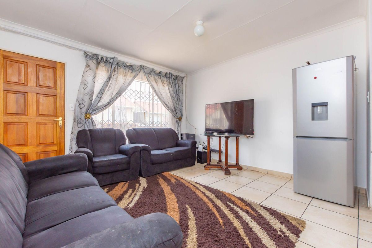 Apartment For Sale in Ormonde Johannesburg - Photo 3